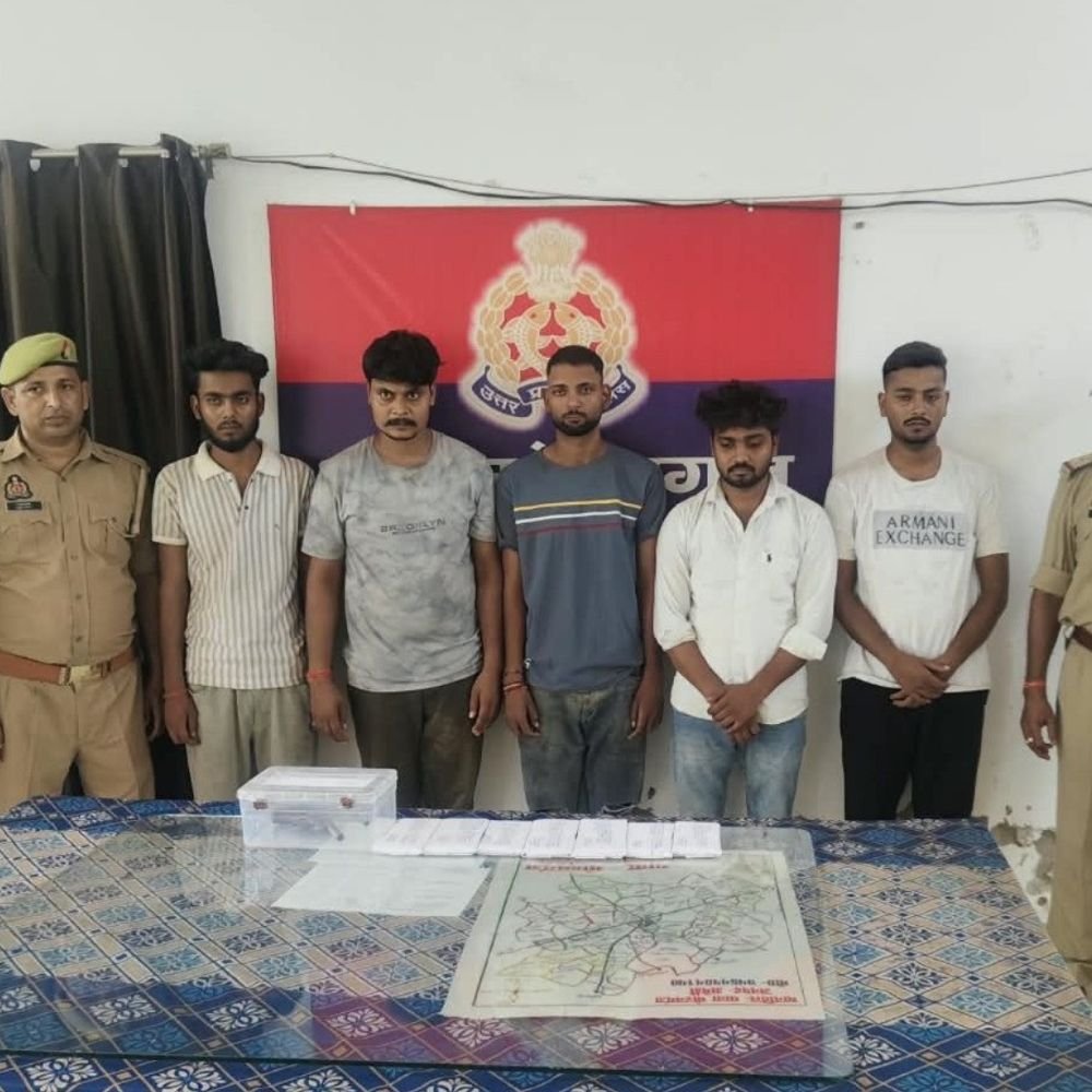 पुलिस ने 5 वांछित अभियुक्तों को दबोचा, तमंचा बरामद:अमेठी में ‘ऑपरेशन चक्रव्यूह’ के तहत हुई कार्रवाई, कारतूस भी मिला