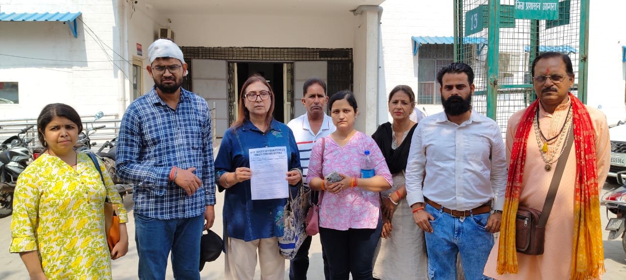 श्वानों को खाना खिलाने पर कैफे संचालक पर जानलेवा हमला