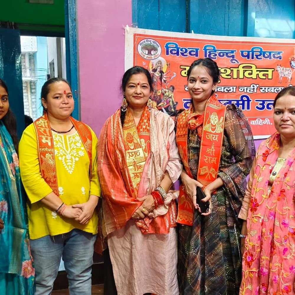 संभल में दुर्गा वाहिनी ने दुर्गाष्टमी पर किया शस्त्र पूजन:बालिकाओं को आत्मरक्षा और स्वाभिमान के प्रति किया प्रेरित