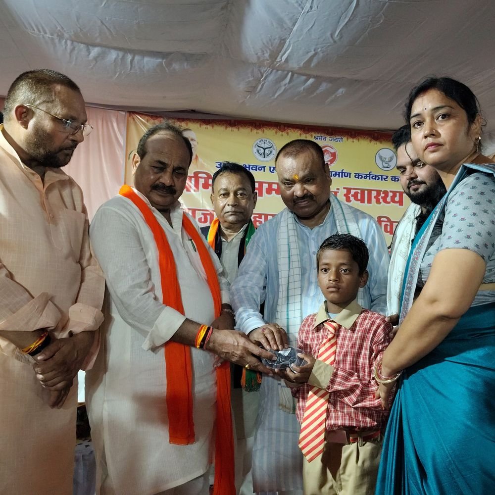 श्रावस्ती में सेवा ज्योति कलश यात्रा निकली:मंत्री दारा सिंह चौहान ने किया शुभारंभ, 519 श्रमिकों का स्वास्थ्य परीक्षण