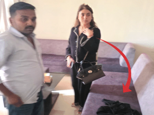 श्रद्धा दुबे बुर्का पहनकर पुलिस को चकमा देती रही:गुमराह करने के लिए नेपाल जाकर वापस आ गई; लखनऊ-आगरा के लो बजट होटल में ठहरती रही