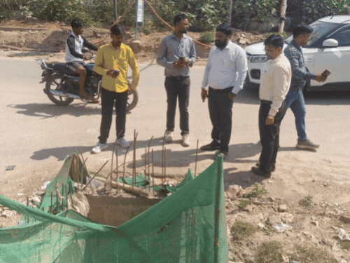 सीएम ग्रिड के काम में लापरवाही-ठेकेदार पर पेनाल्टी की सिफारिश:आगरा में सहायक नगर आयुक्त के निरीक्षण के दौरान मिली कमियां