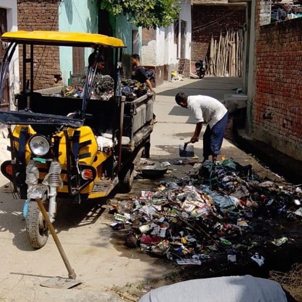 हापुड़ में सेवा संकल्प अभियान में लगे पेंशन शिविर:ग्राम पंचायतों में सफाई अभियान भी चला, लोगों को सरकारी योजनाओं की जानकारी दी