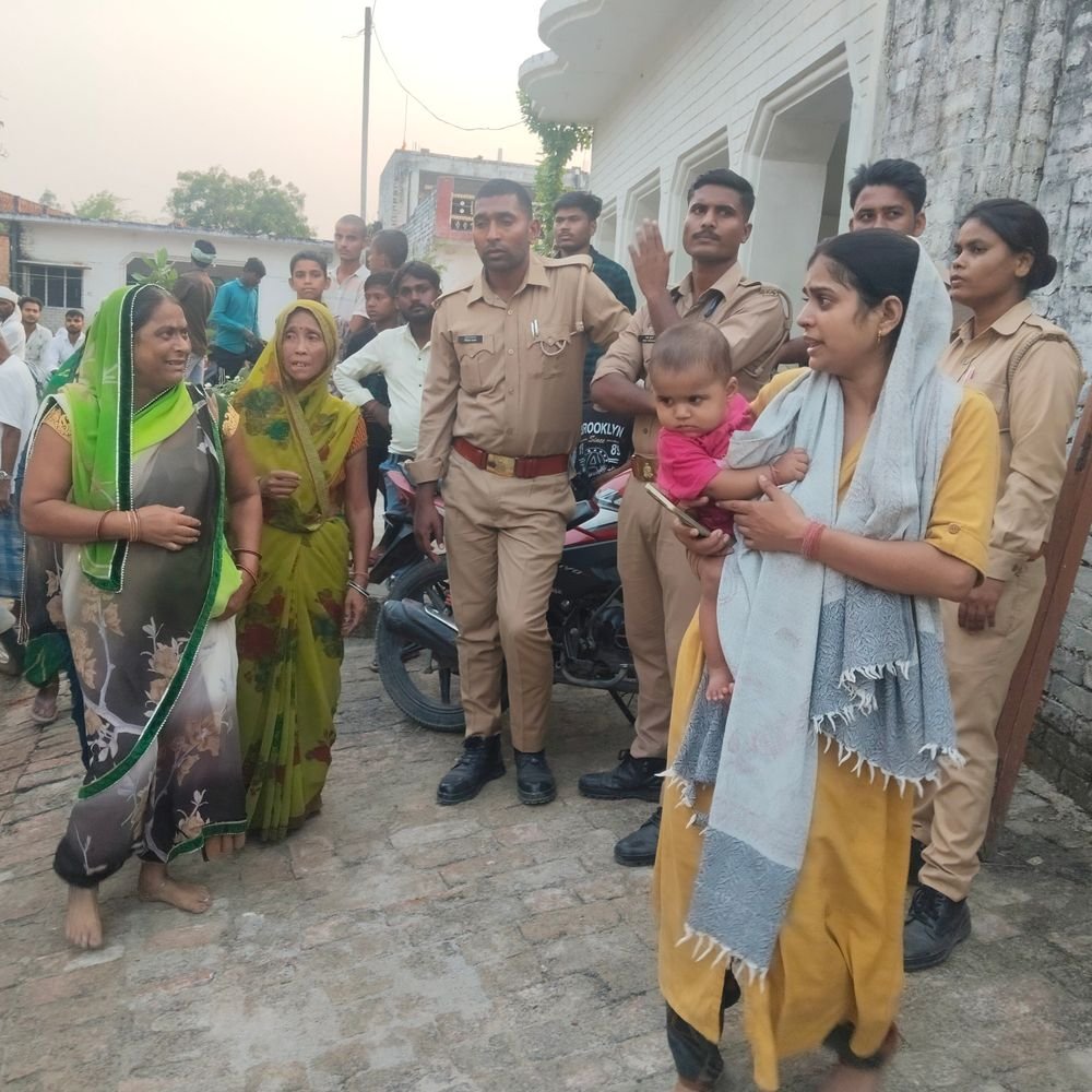 उन्नाव में लाइन चालू करते ही करंट से झुलसा लाइनमैन:CHC में मौत के बाद परिजनों का हंगामा, परिजनों ने बिजली विभाग पर लापरवाही का आरोप लगाया