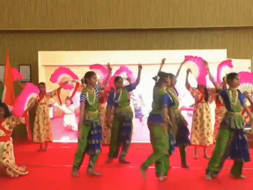 अयोध्या में रामायण यूनिवर्सिटी में इंडो-जापान कल्चरल कॉन्क्लेव:कोजी सातो बोले– अयोध्या में दिवाली मनाना मेरा सपना, गाए हिंदी गीत