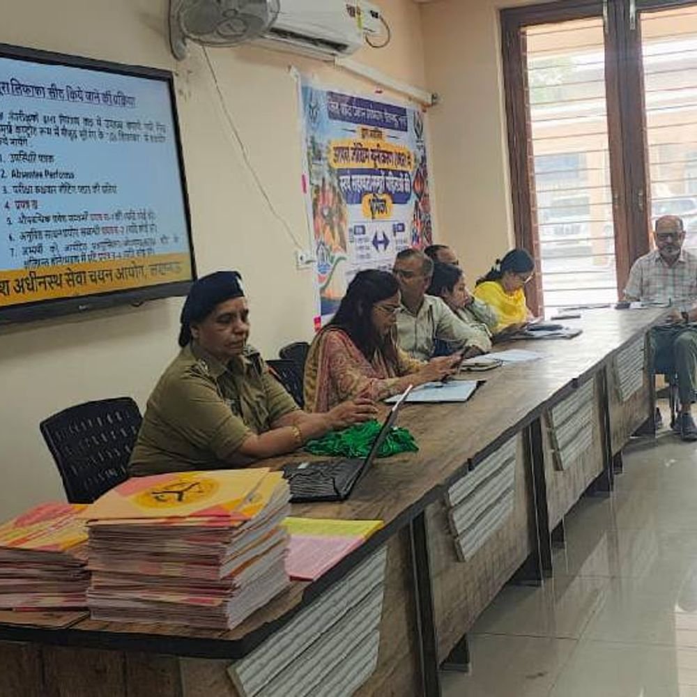 PET परीक्षा के चलते नोएडा के 32 स्कूल बंद:डीआईओएस ने जारी किया आदेश, 30 अक्टूबर को दो पालियों में होगी परीक्षा